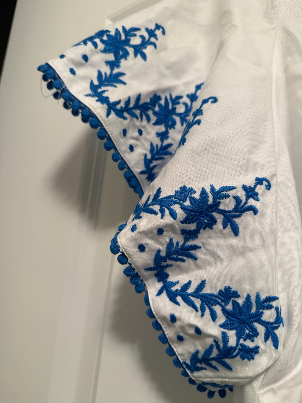 NWT J.Crew Flutter Sleeve Embroidered Trim Top White Blue Large - Picture 6 of 7
